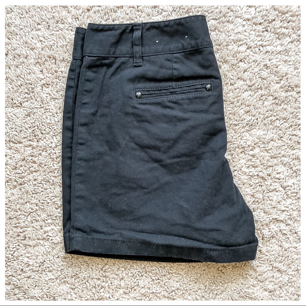 ❤️Ann Taylor Black Low Rise Shorts 4 pockets❤️ - Picture 2 of 6